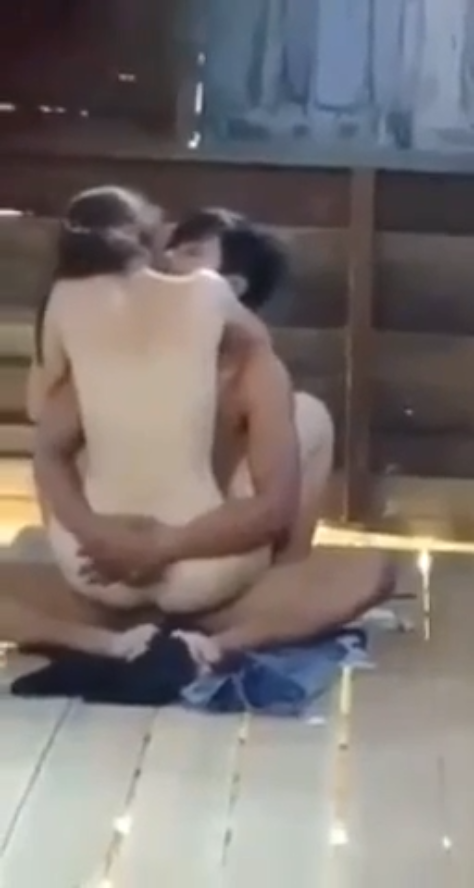 Phim sex Không Bao - Quay lén cặp tình nhân quấn quýt cuồng si trong ngôi nhà gỗ bỏ hoang đầy dục vọng